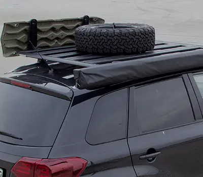Dachplattform mit Ersatzrad auf SUV