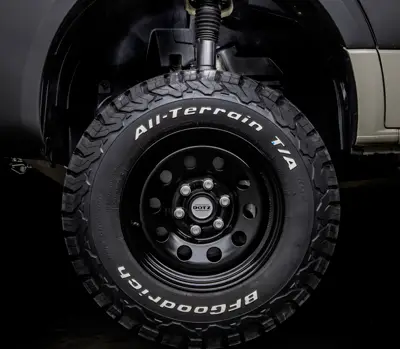 All-Terrain-Reifen auf Stahlfelge